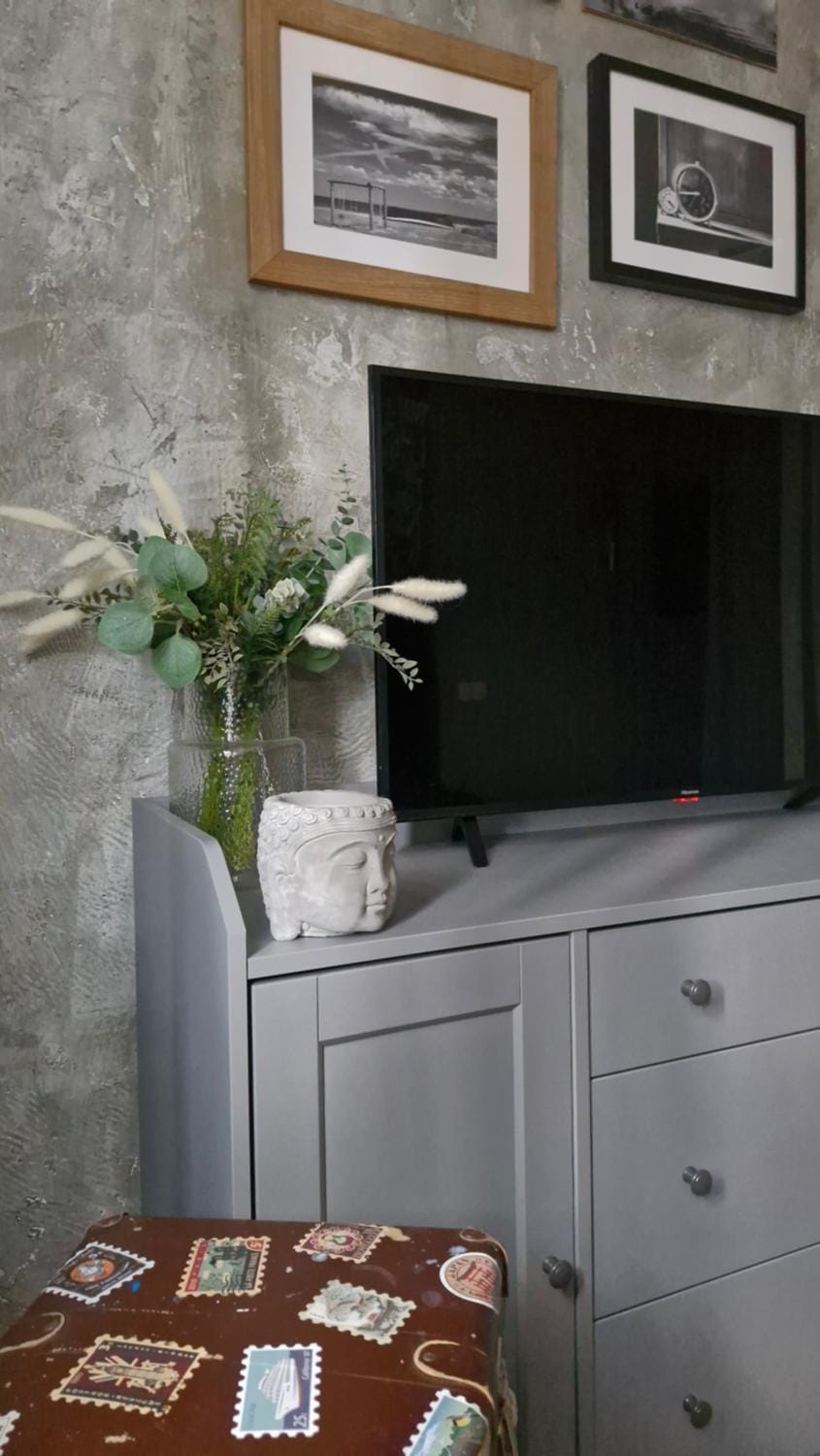 Bed, Kitchen or kitchenette, Bedroom, hair dresser