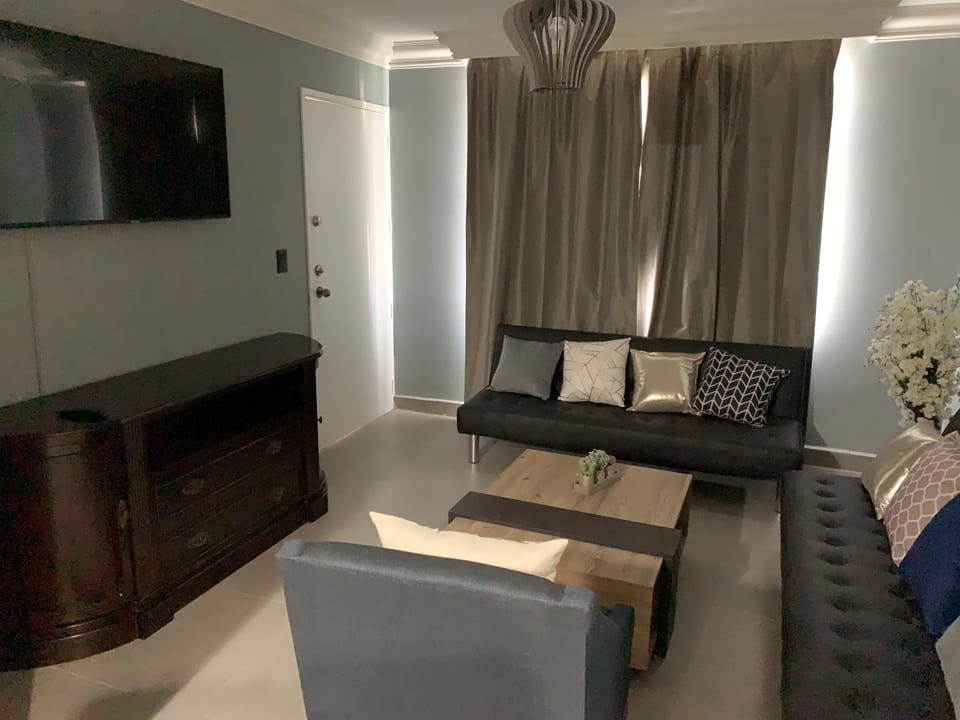 TV and multimedia, Living room, Evening entertainment
