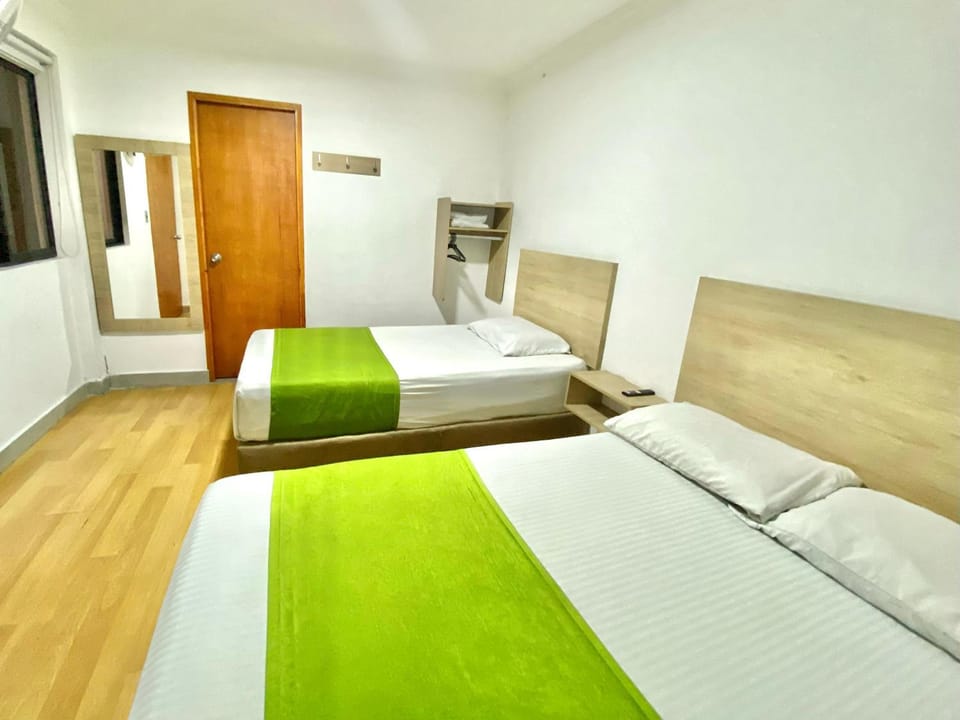 Bed, TV and multimedia, Photo of the whole room, Bedroom, wardrobe