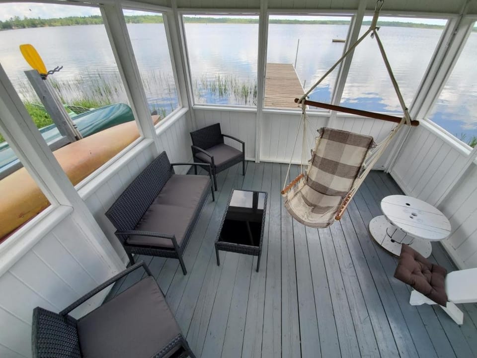 Cape Calabogie Cottage House in Greater Madawaska
