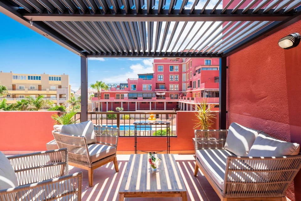 Property building, Balcony/Terrace, Pool view
