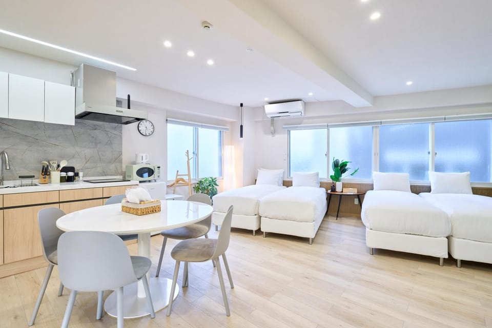 Bed, Kitchen or kitchenette, Living room, Photo of the whole room, Seating area, Dining area, Bedroom