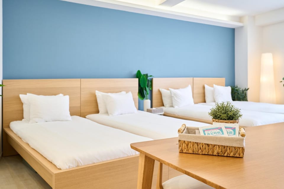 Bed, Living room, Photo of the whole room, Seating area, Bedroom