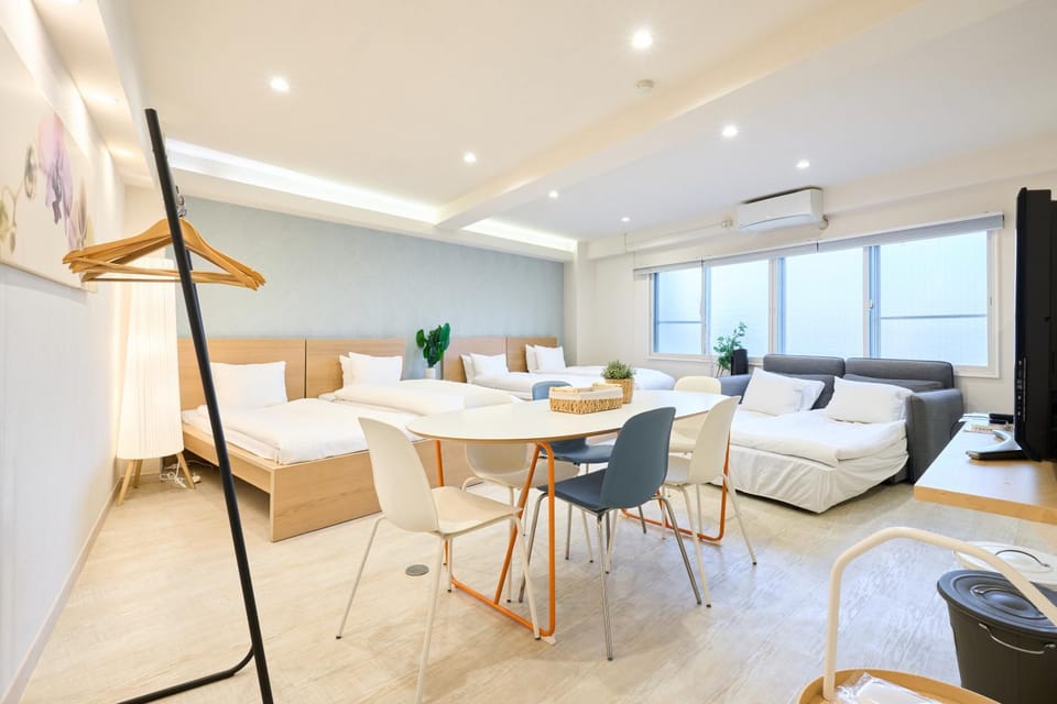 TV and multimedia, Living room, Seating area, Dining area