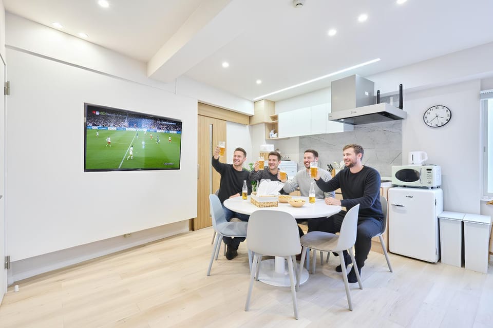 People, TV and multimedia, Kitchen or kitchenette, Dining area, group of guests, minibar, pet friendly