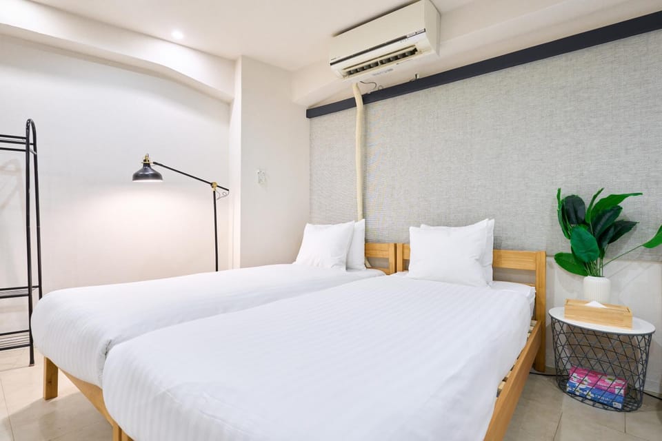 Bed, Photo of the whole room, Bedroom, air conditioner