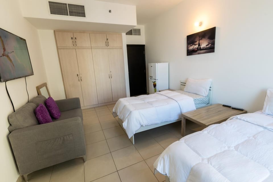 La Rivera Rooms for Ladies Apartment in Dubai