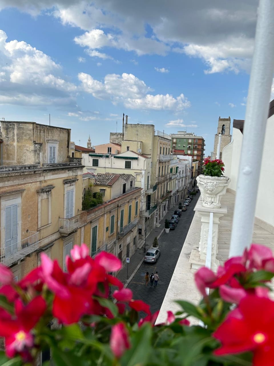 View (from property/room), Balcony/Terrace, Street view