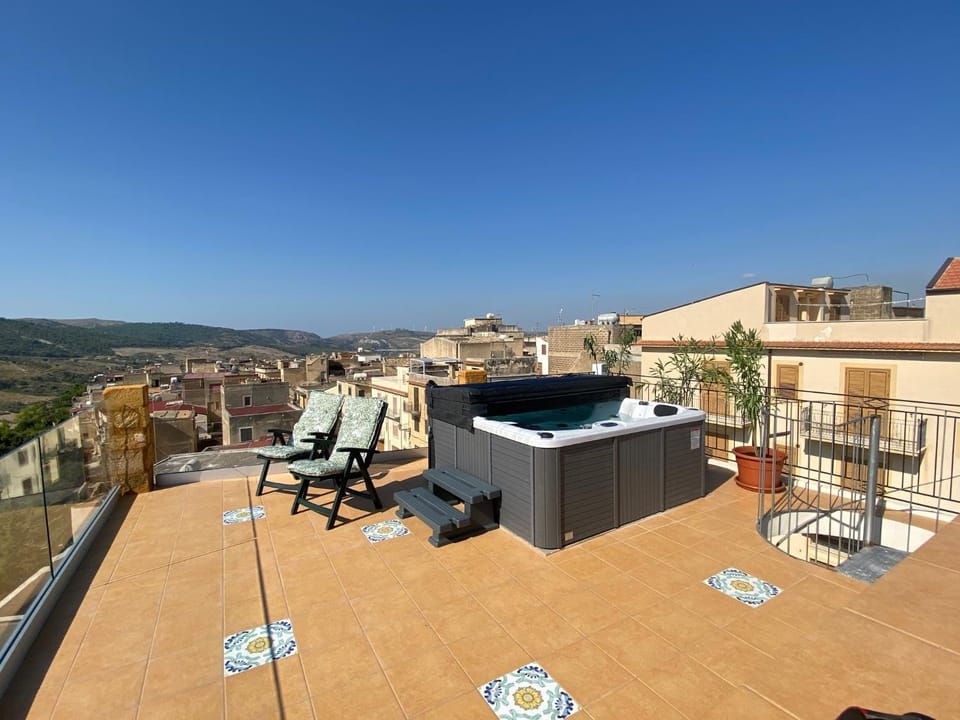 View (from property/room), Balcony/Terrace, Balcony/Terrace, City view, Lake view, Pool view, Swimming pool