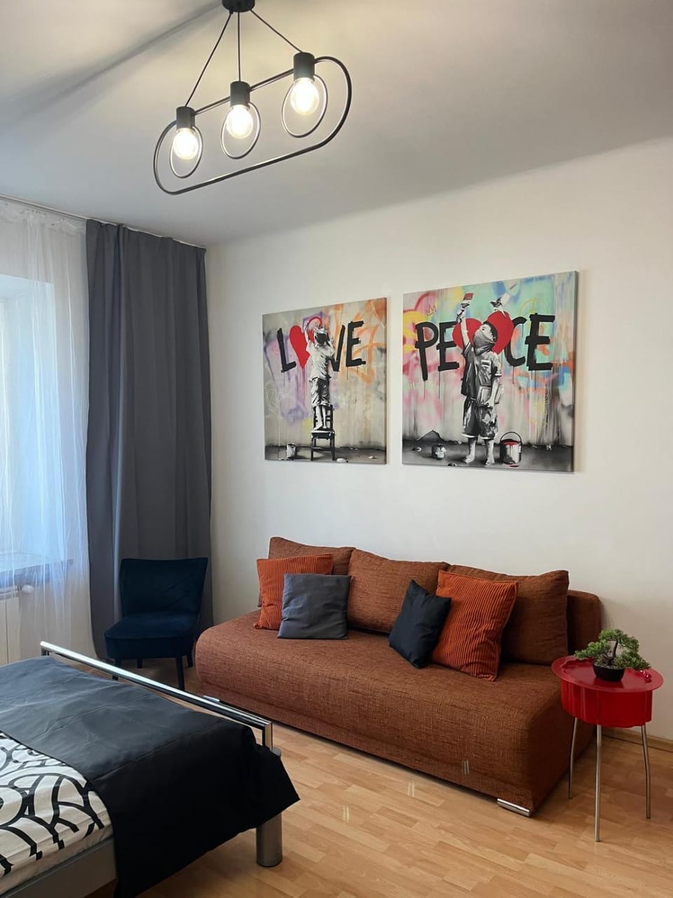 Living room, Photo of the whole room