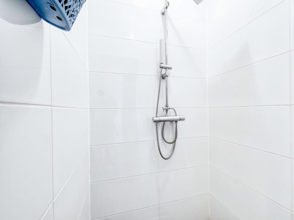 Shower, Decorative detail