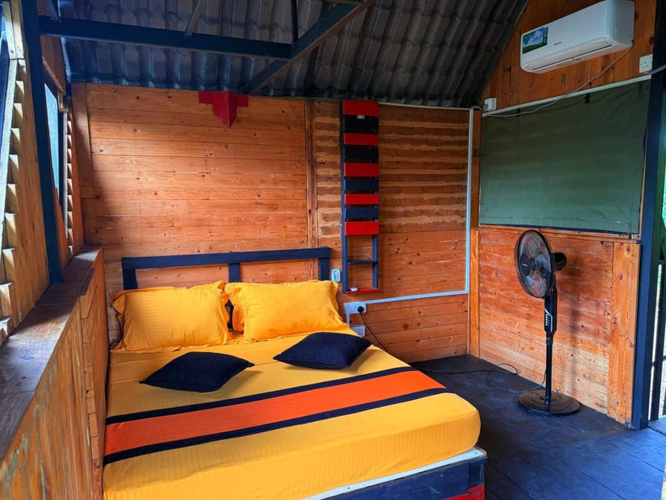 hornbill river cottage udawalwa Hotel in Southern Province