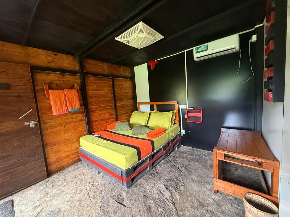 hornbill river cottage udawalwa Hotel in Southern Province