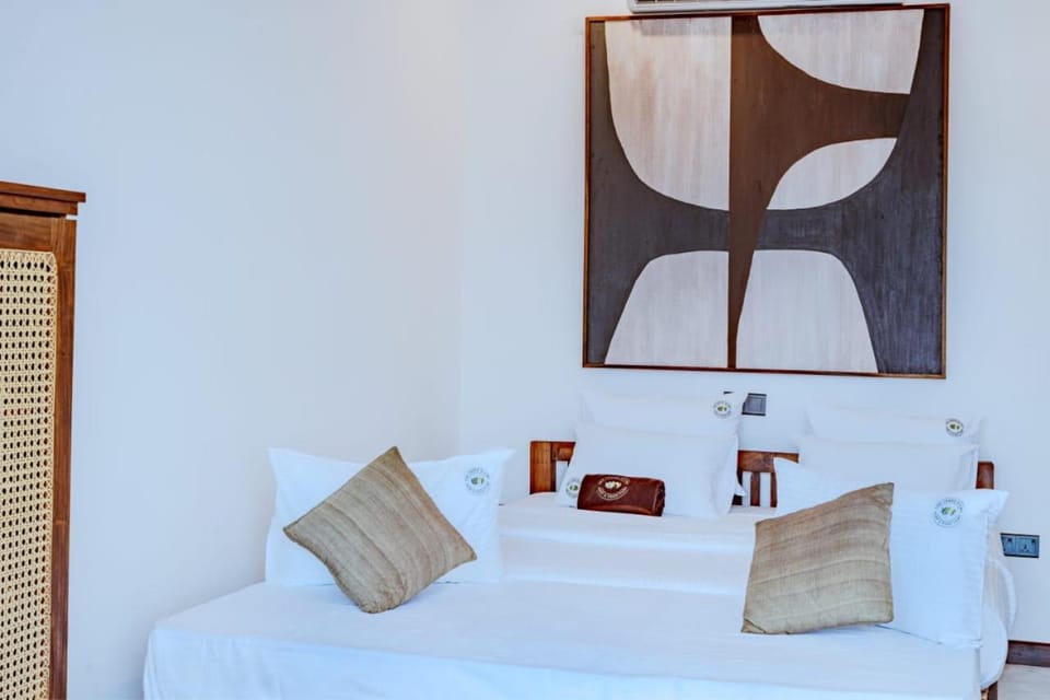 The Green Rooms Surf & Yoga Camp - ON THE BEACH - Prime location Renovated 2024 Resort in Southern Province