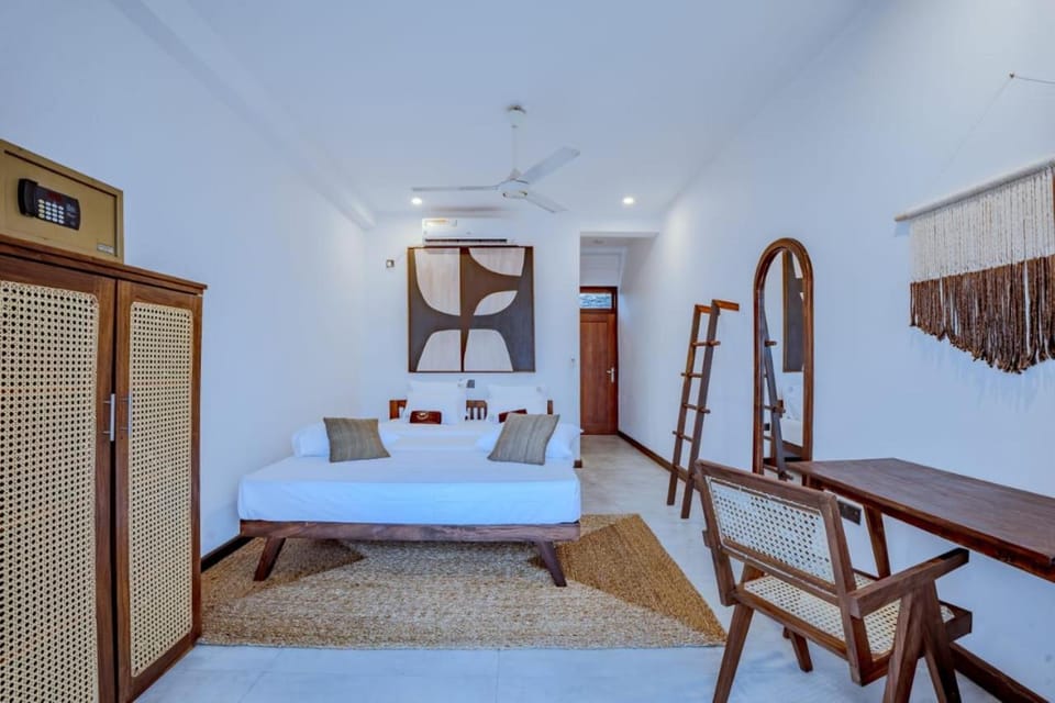 The Green Rooms Surf & Yoga Camp - ON THE BEACH - Prime location Renovated 2024 Resort in Southern Province