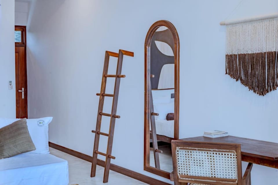 The Green Rooms Surf & Yoga Camp - ON THE BEACH - Prime location Renovated 2024 Resort in Southern Province