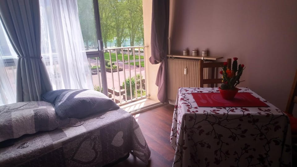 Bed, View (from property/room), Photo of the whole room, Bedroom