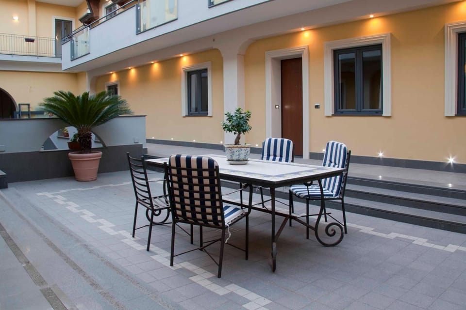 Patio, Garden, View (from property/room), Balcony/Terrace, Animals, On site, Pets, Sunset, Family