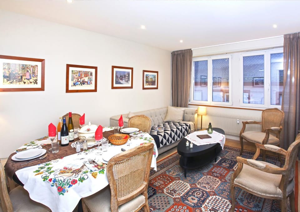 Living room, Dining area