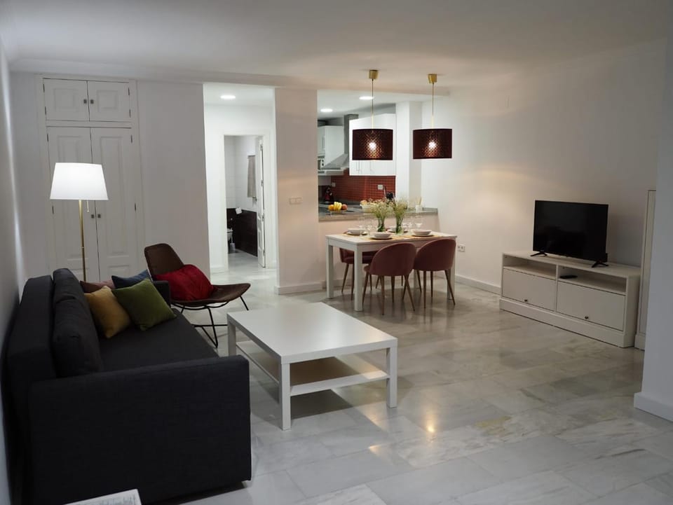 Communal lounge/ TV room, Living room, Dining area