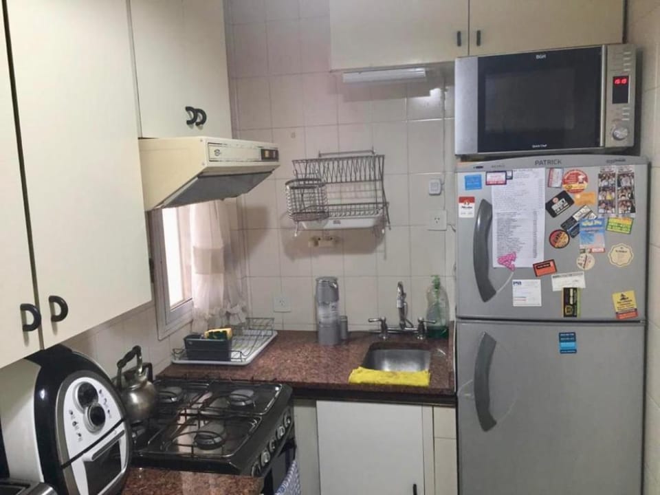 Kitchen or kitchenette, minibar, oven, stove, toaster
