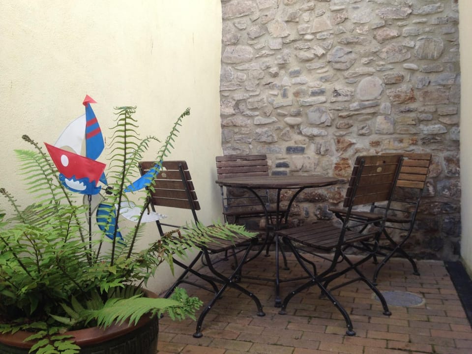 Garden, Garden, Balcony/Terrace