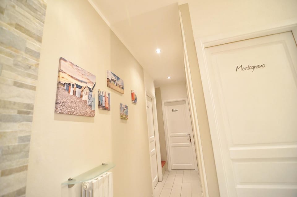 Communal lounge/ TV room, Lobby or reception, Area and facilities, Facility for disabled guests