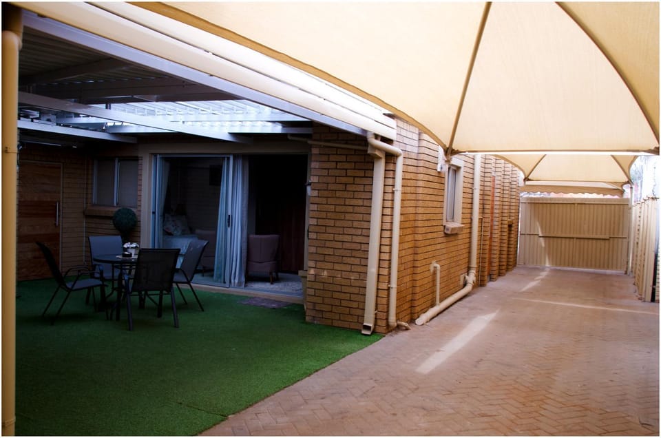 Patio, Facade/entrance