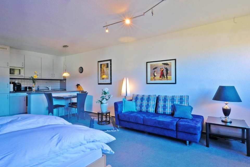 Bed, Kitchen or kitchenette, Bedroom