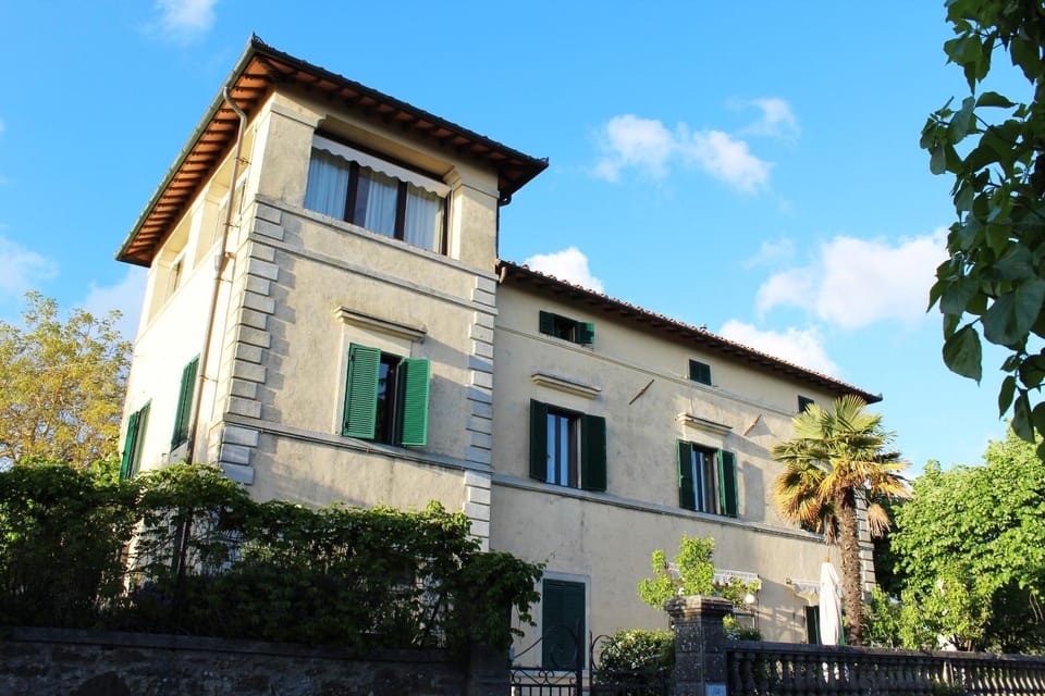 Facade/entrance, Garden, Landmark view