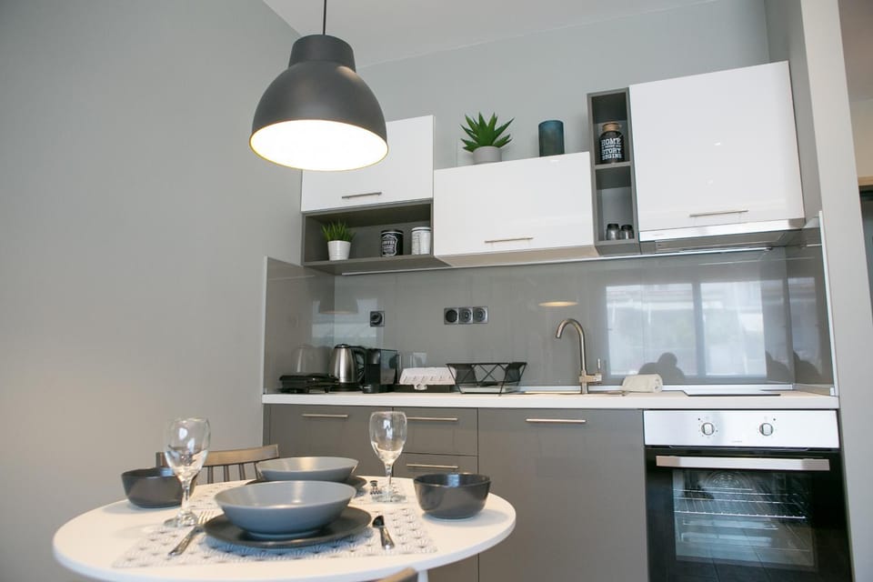 Coffee/tea facilities, Kitchen or kitchenette, Dining area