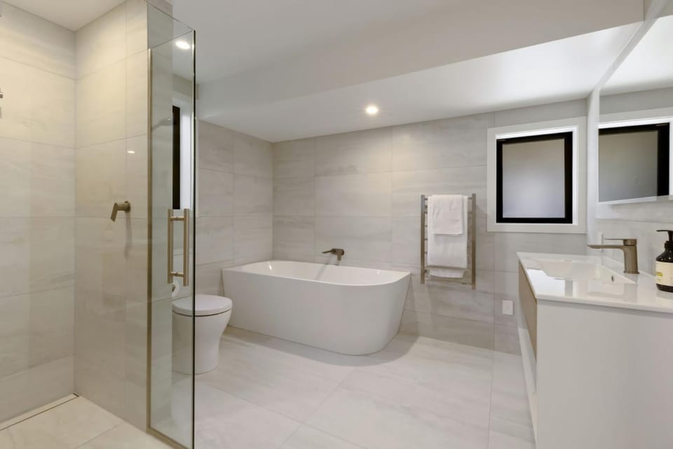A Surprise on Sunrise - luxury with sauna and spa House in Queenstown
