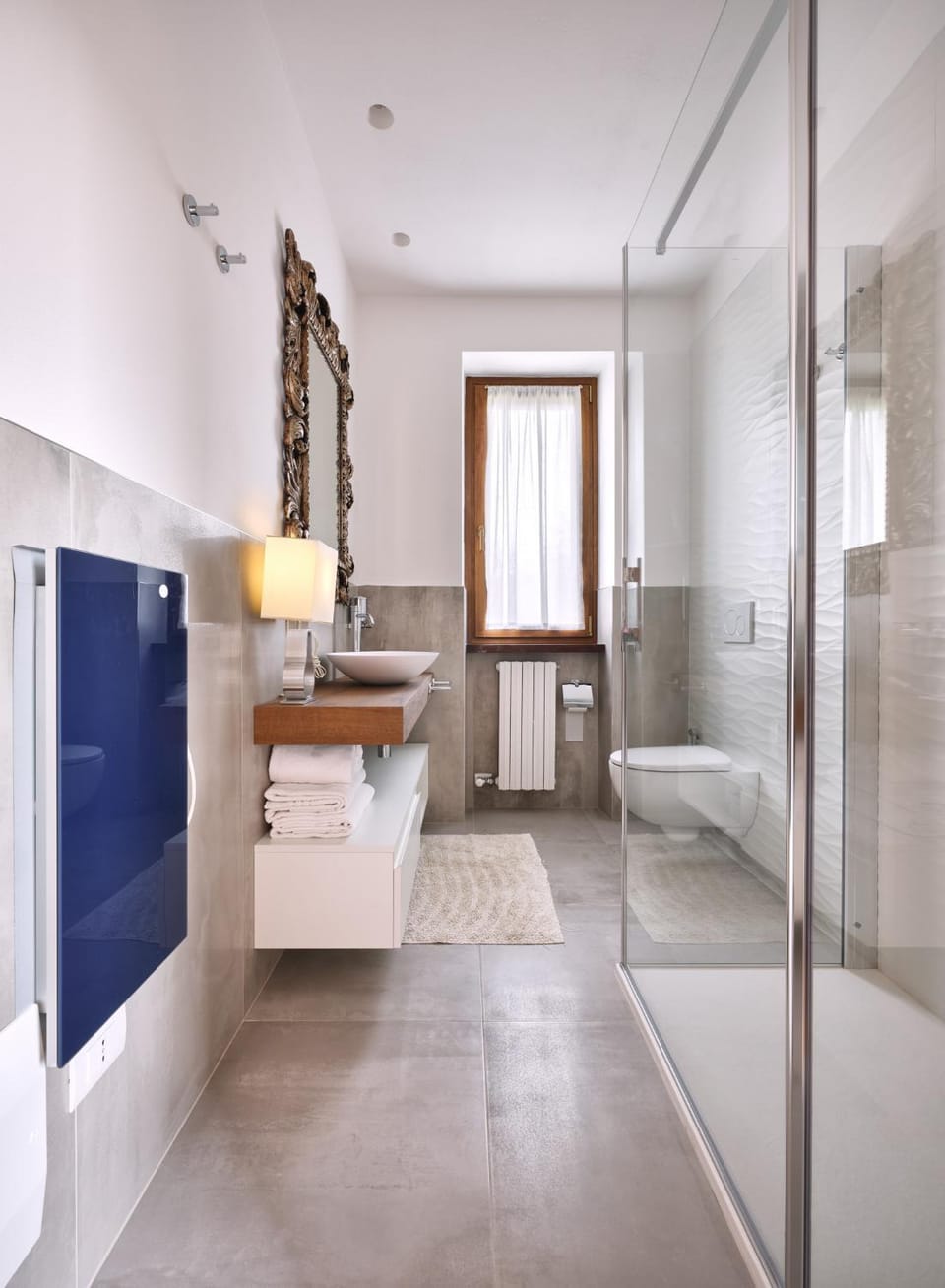 Shower, Toilet, Bathroom, towels