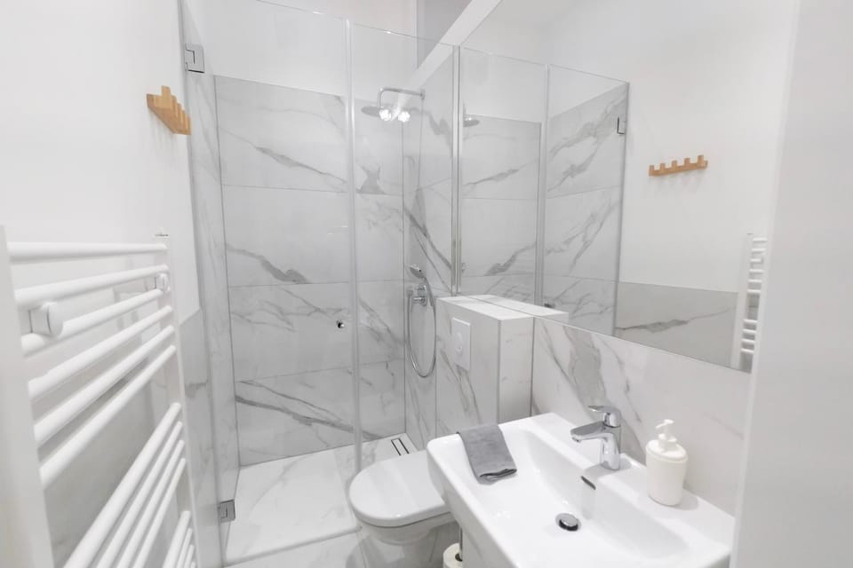 Shower, Toilet, Bath