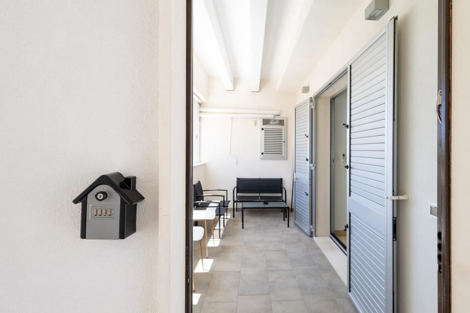 Kitchen or kitchenette, internet