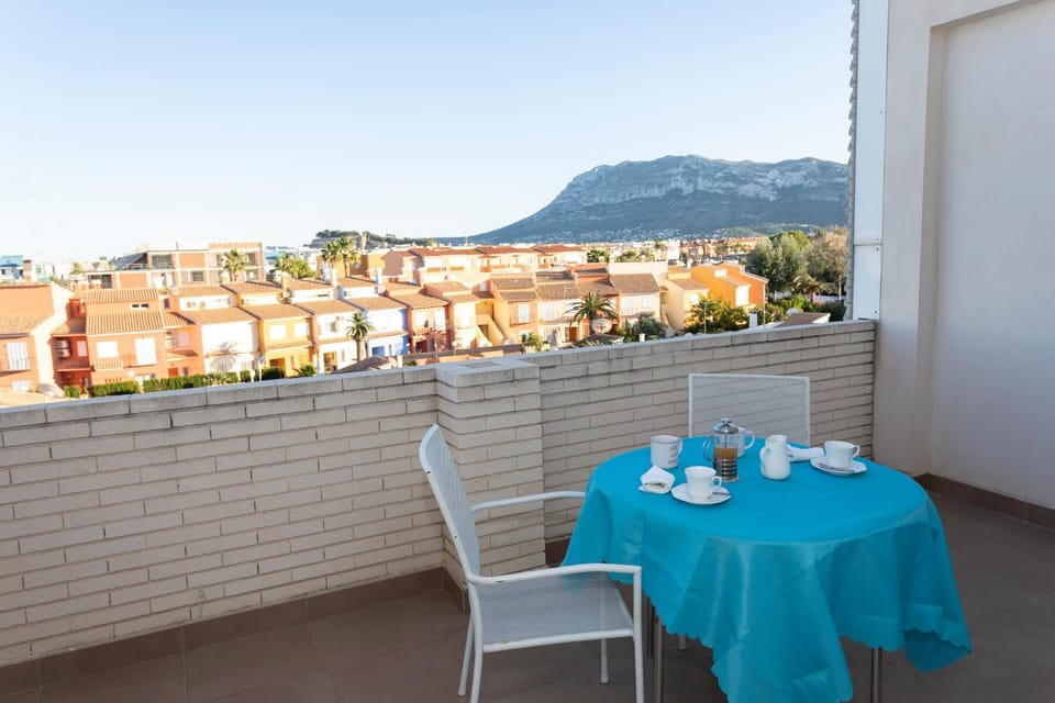Brisas C8, ático, 3 dormitorios, playa a 100m, by Bookindenia Apartment in Marina Alta
