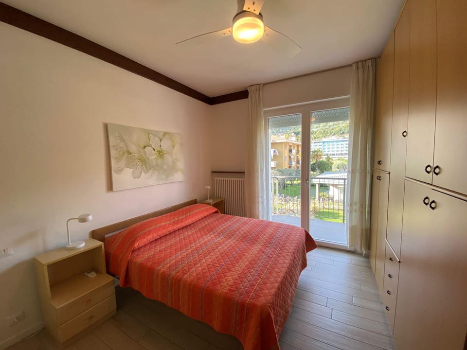 Bedroom, fireplace