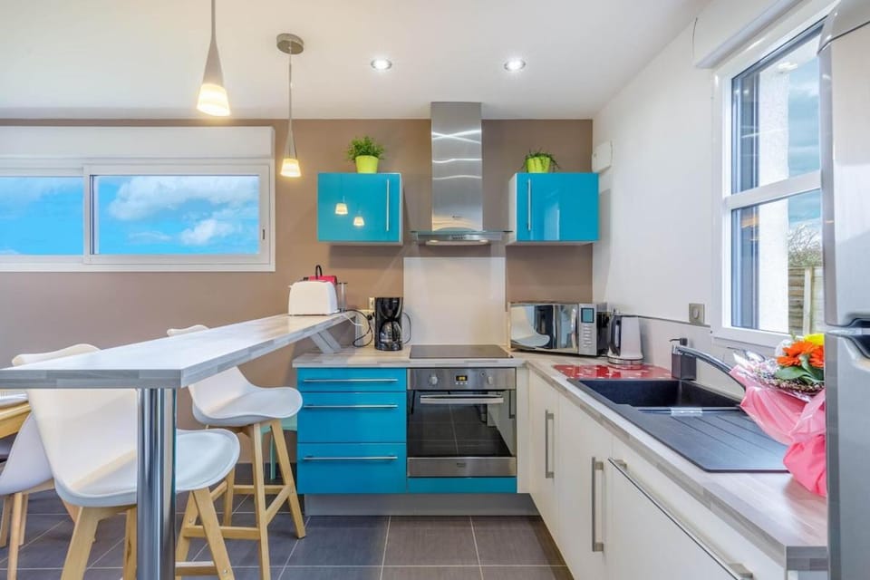 Coffee/tea facilities, Kitchen or kitchenette, Dining area, dishwasher, minibar, oven, pet friendly, stove, toaster