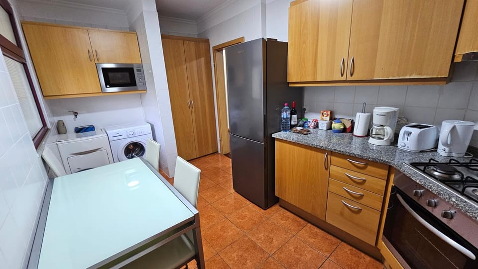 Coffee/tea facilities, Kitchen or kitchenette, dishwasher, oven, stove, toaster