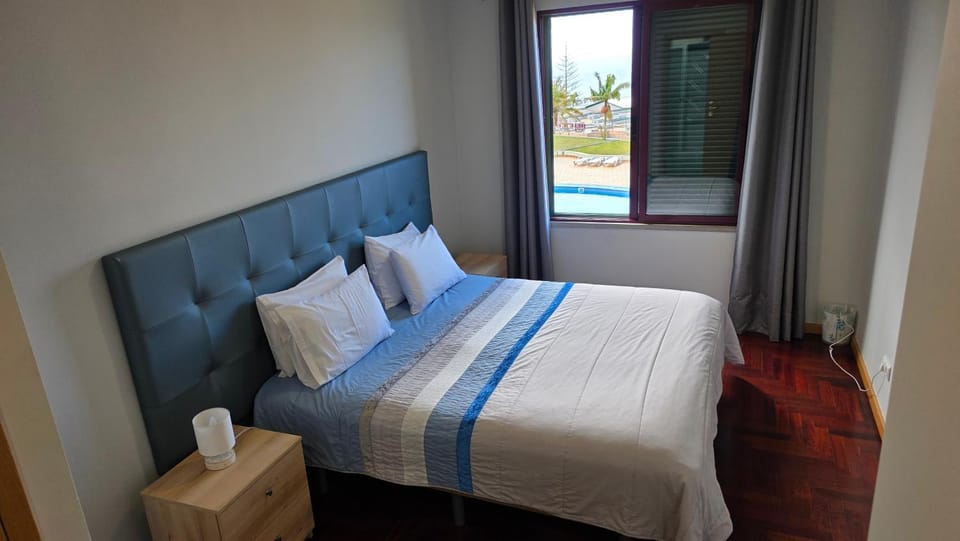 Bed, Photo of the whole room, Bedroom, Pool view, Swimming pool