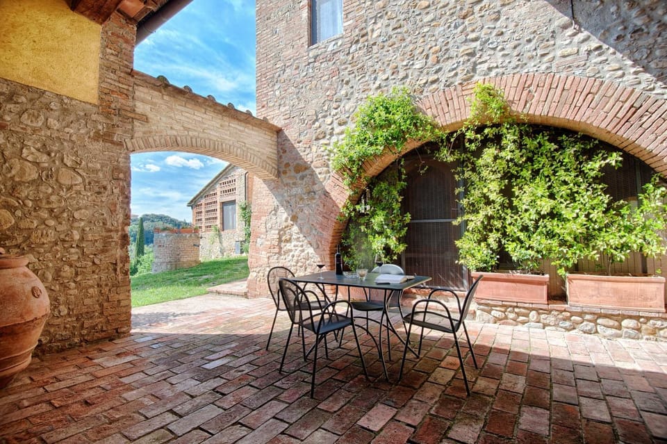 Agriturismo Poggio Bonelli Farm Stay in Tuscany