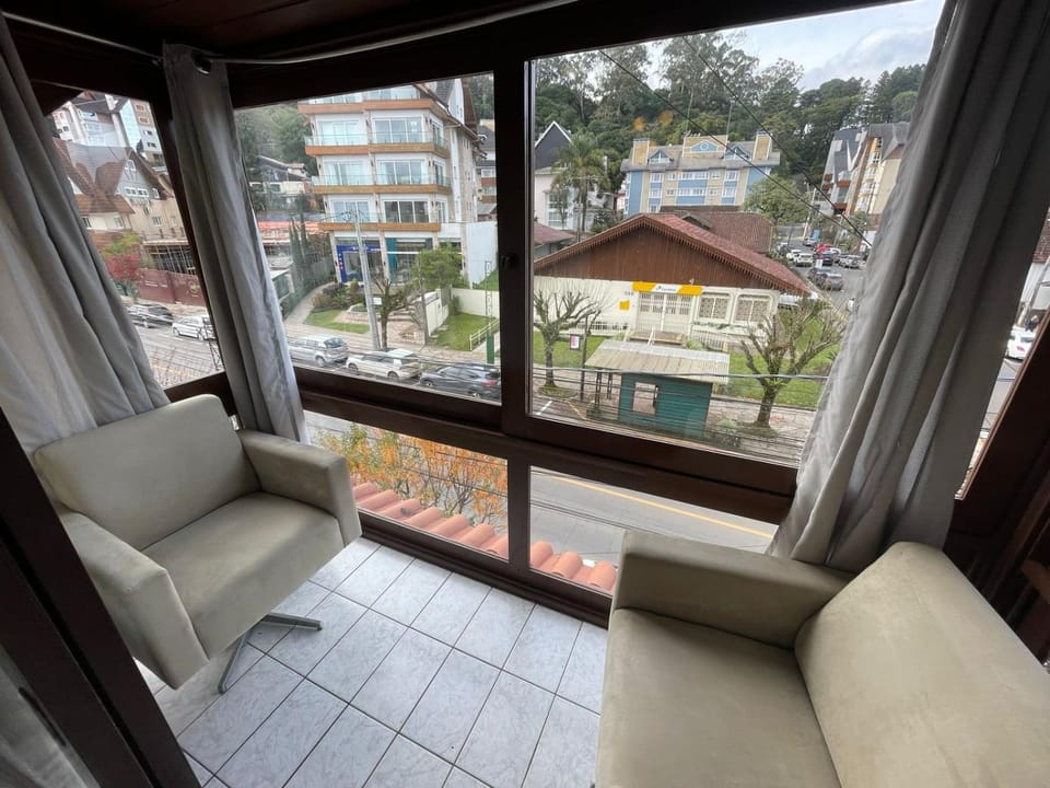 Apartamento para 10 pessoas - Blumenhaus 202 - uma quadra da Rua Coberta! Apartment in Gramado