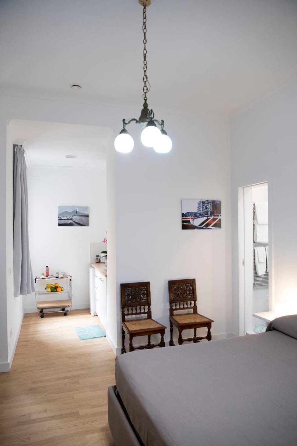 Bed, Photo of the whole room, Seating area, Bedroom