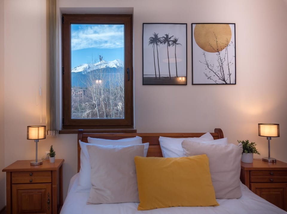 Charming Ski Apartments Near Gondola & Bar Street, Cedar Lodge 1 Complex Apartment in Bansko