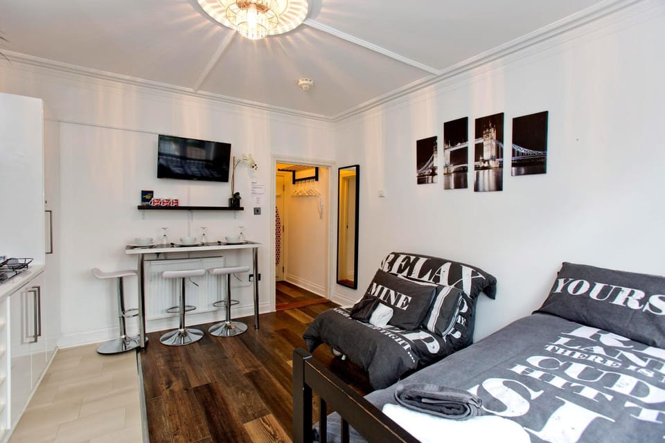 Stylist Studio 17 minutes to City Apartment in London