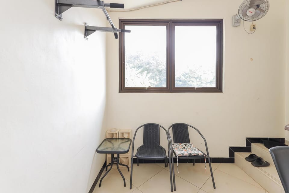 RedDoorz Syariah near Green Park Jatiwarna Hotel in Jakarta