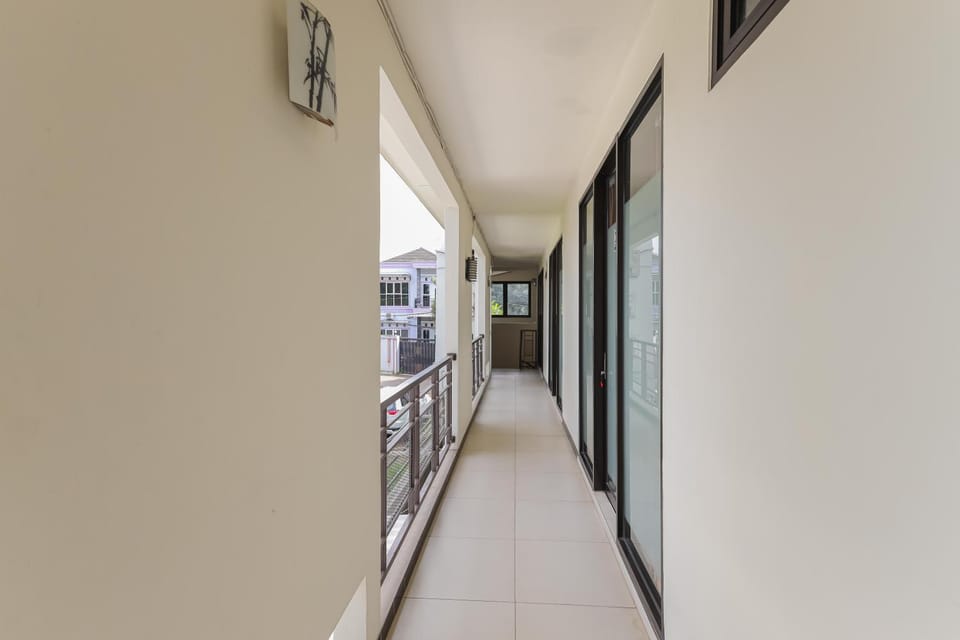 RedDoorz Syariah near Green Park Jatiwarna Hotel in Jakarta