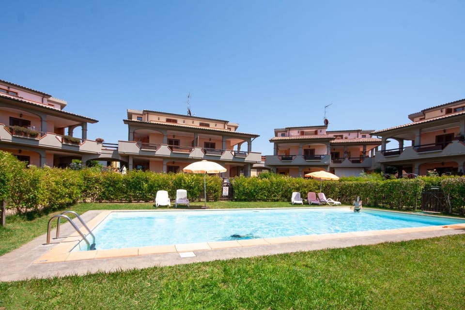 Property building, Garden, Swimming pool