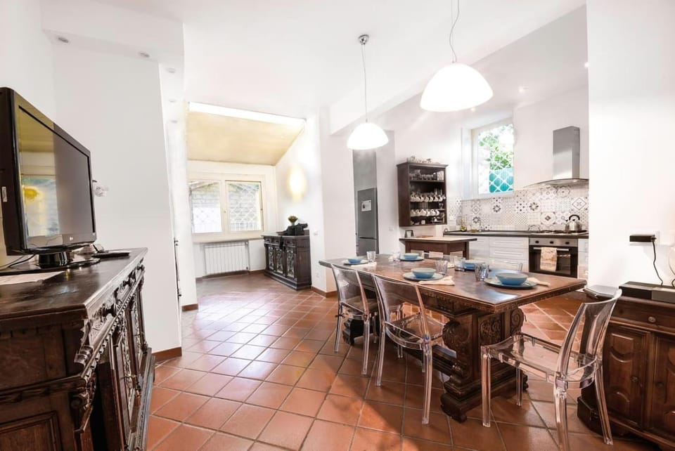 BBQ facilities, Kitchen or kitchenette, Living room, Decorative detail, Seating area, Dining area