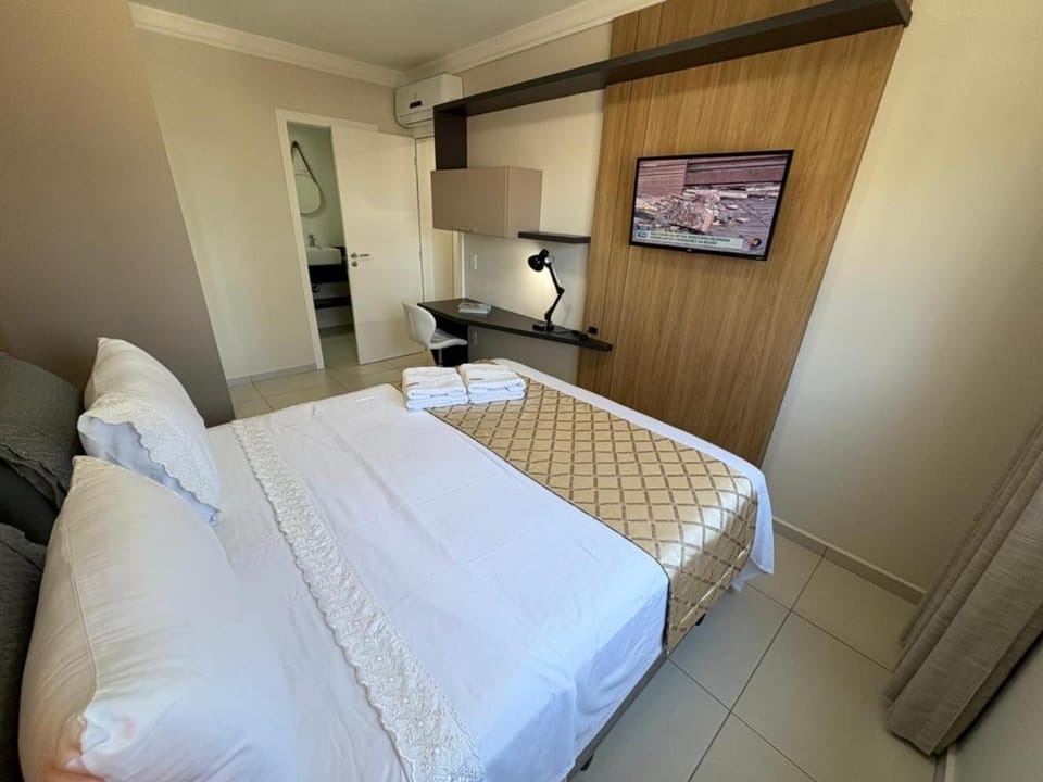 Bed, TV and multimedia, Photo of the whole room, Bedroom, Sea view, heating, towels, wardrobe, air conditioner